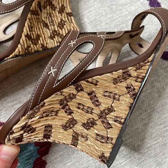 Manolo Blahnik Raffia Wedge sandal - Picture 8 of 9